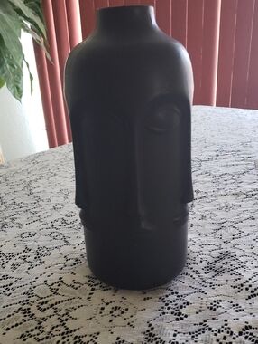 Matte Black Sculptural Face Vase - Modern Home Art